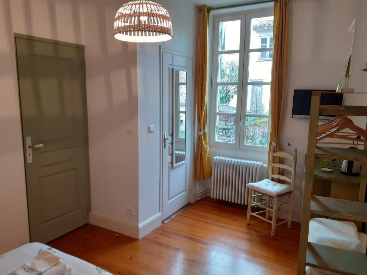 Chambre D'Hotes La Tour De Brazalem Nérac Esterno foto